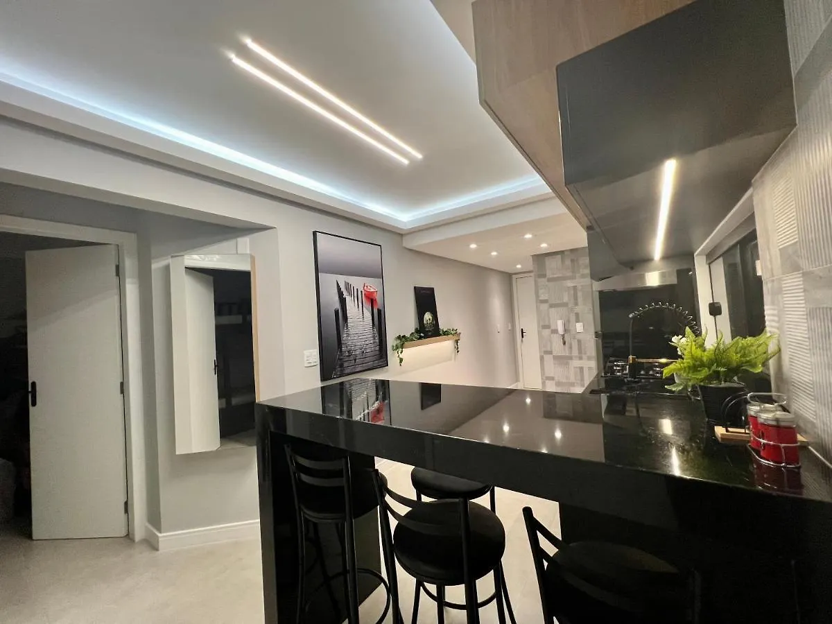 Charmoso apartamento 4 minutos Avenida Atlântica!! Wi-Fi e vaga privativa!! Balneário Camboriú