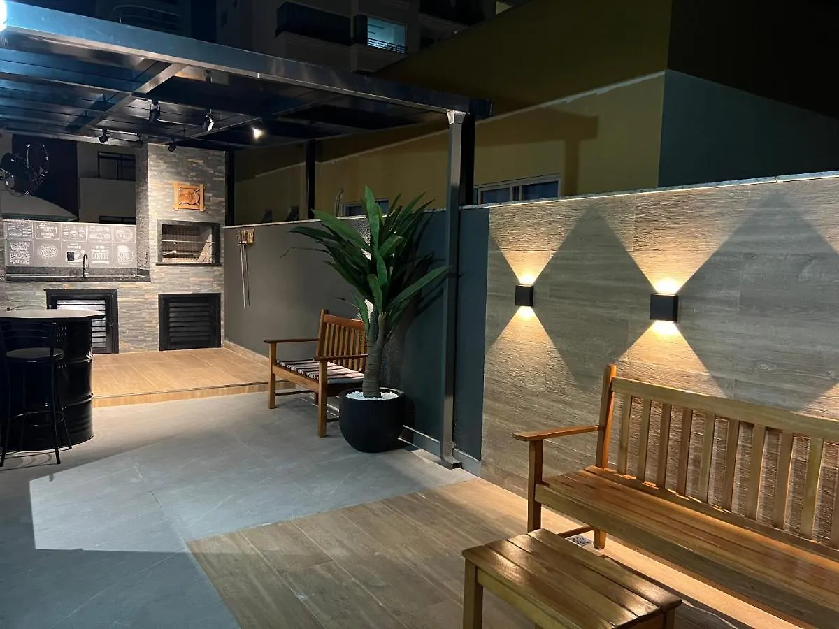 Charmoso apartamento 4 minutos Avenida Atlântica!! Wi-Fi e vaga privativa!! Balneário Camboriú