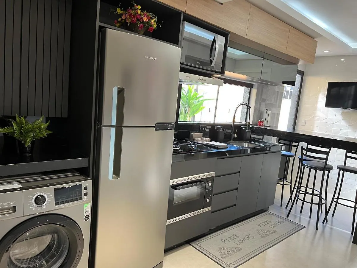 Charmoso apartamento 4 minutos Avenida Atlântica!! Wi-Fi e vaga privativa!! Balneário Camboriú