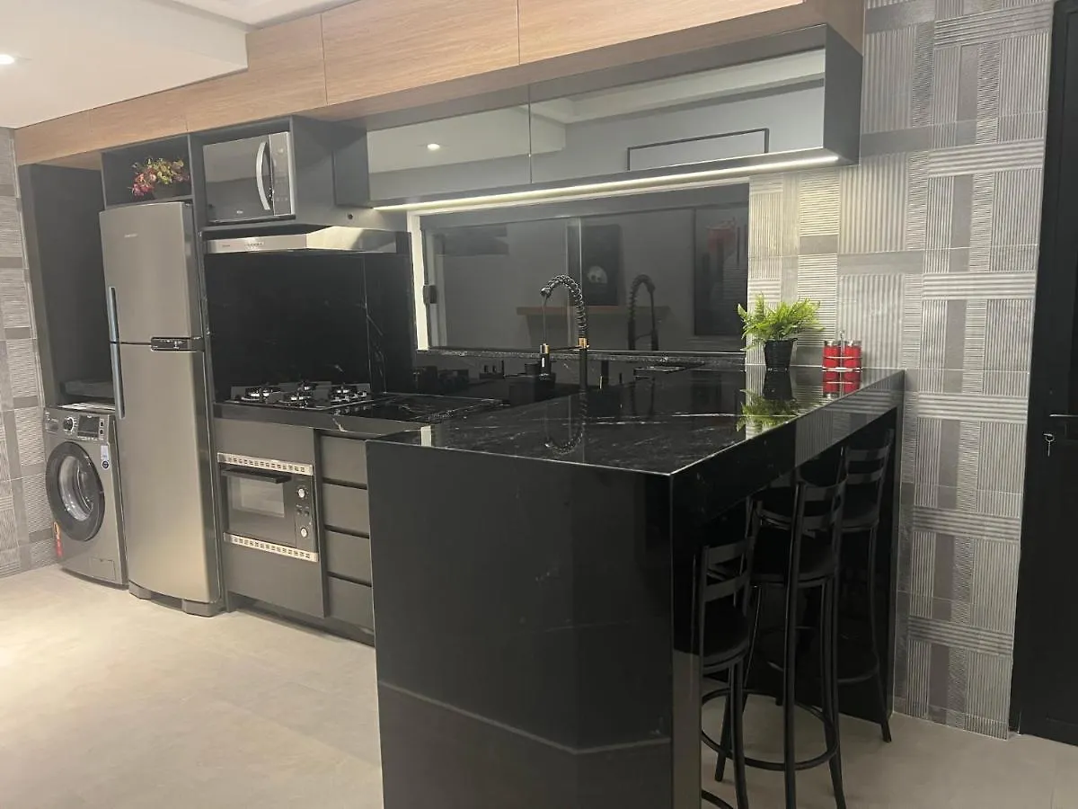 Charmoso apartamento 4 minutos Avenida Atlântica!! Wi-Fi e vaga privativa!! Balneário Camboriú